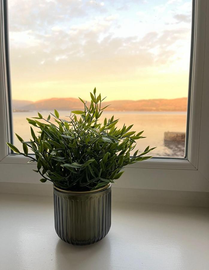 Beautiful Upper Apartment/stunning Sea Views, Isle Of Bute *